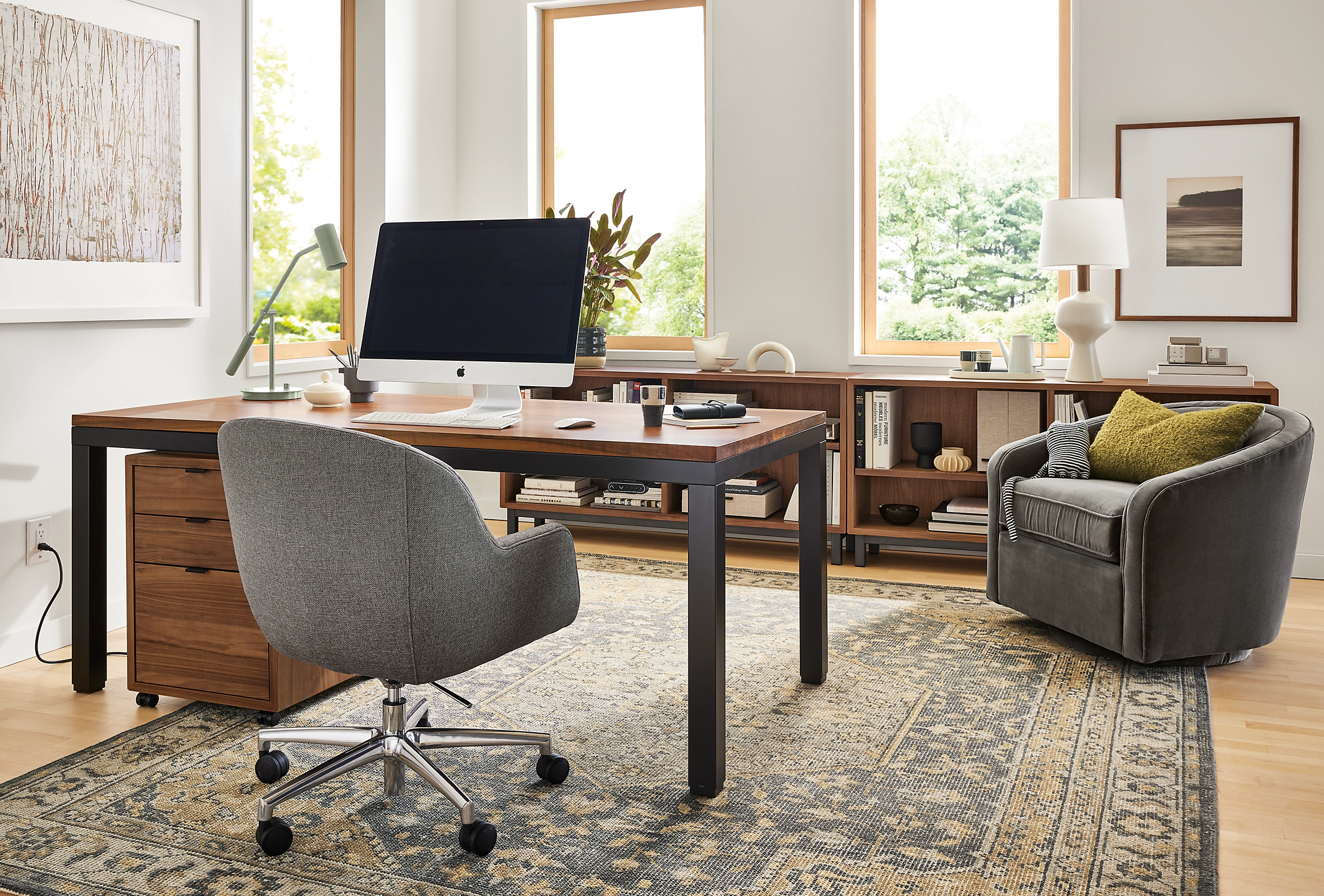 “Home Office Organization: Decluttering and Streamlining Your Workspace for Success”